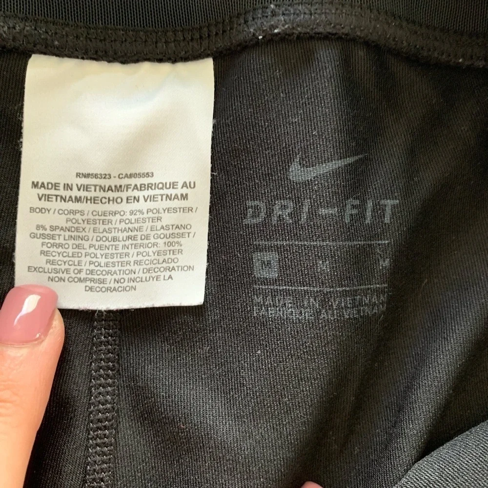 Nike Women’s 3/4 Leggings Size M